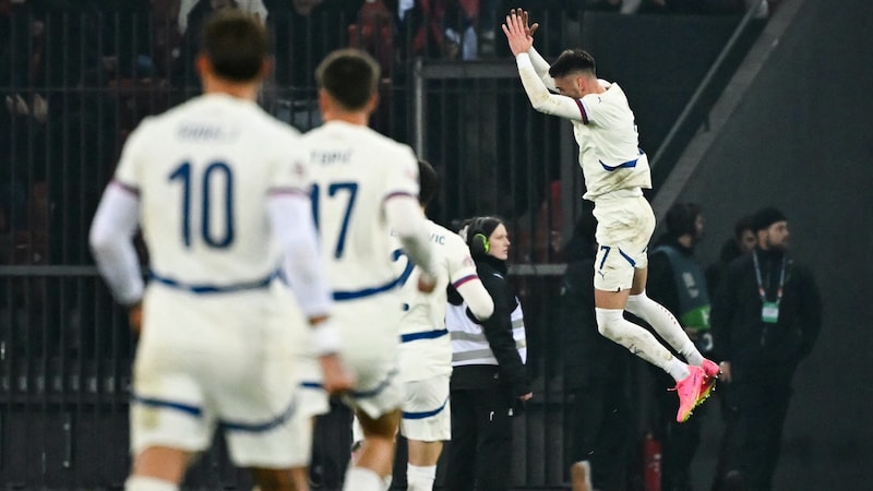 Aleksa Terzic (r.) scored a late equalizer against Switzerland. (Bild: AFP/APA/Fabrice COFFRINI)