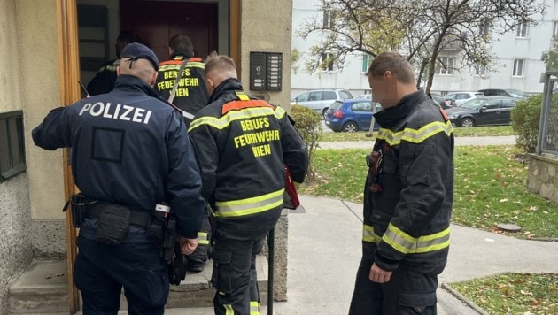 Der Polizei- und Rettungseinsatz läuft auf Hochtouren. Die Mutter steht unter dringendem Verdacht, ihren Sohn getötet zu haben. (Bild: Martina Münzer)