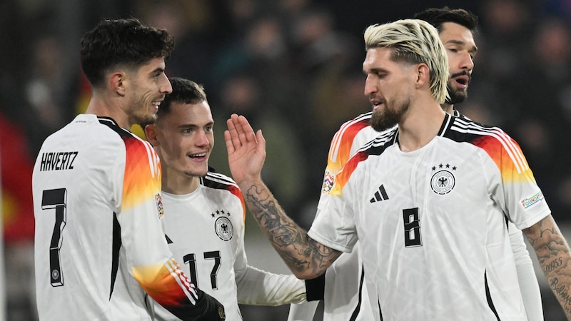 Deutschland spielte sich mit den bosnischen Gästen. (Bild: AFP/APA/THOMAS KIENZLE)