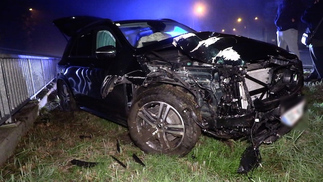 The vehicle was severely damaged during the wild ride off the road. (Bild: Maurice Shourot)