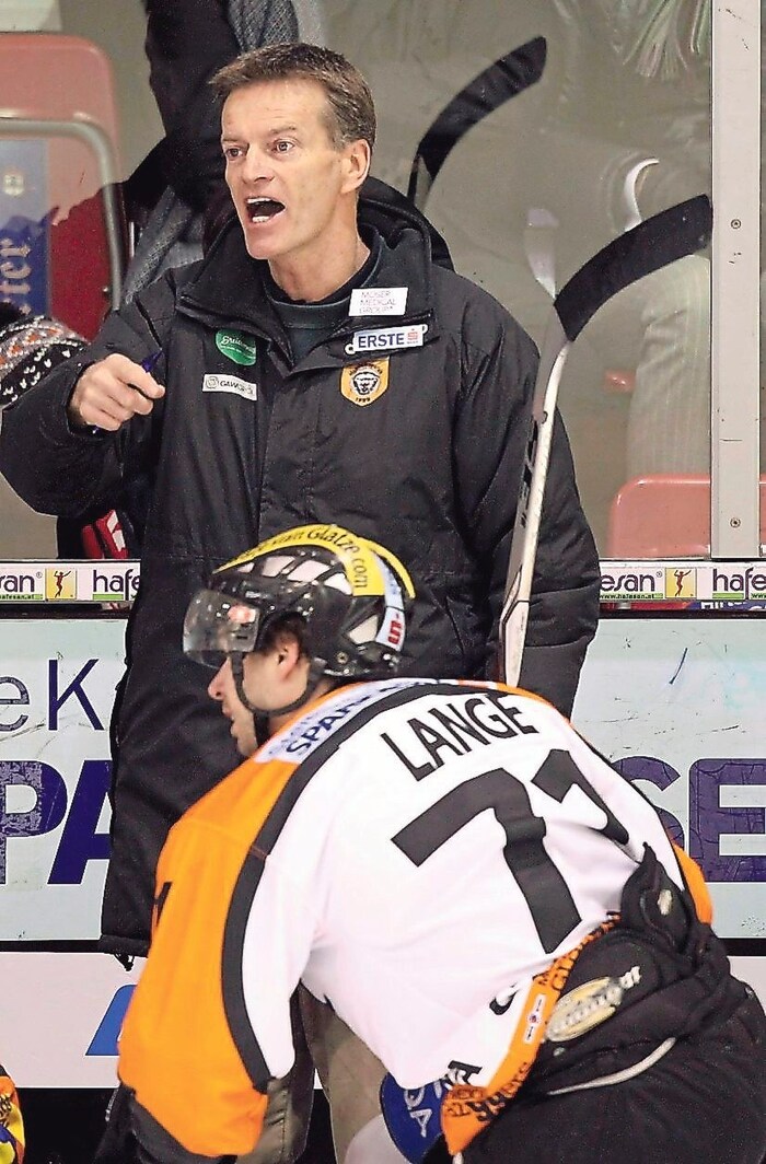 Harry Lange tritt mit den 99ers in die Erfolgsspuren seines Ex-Lehrmeisters Bill Gilligan (o.).