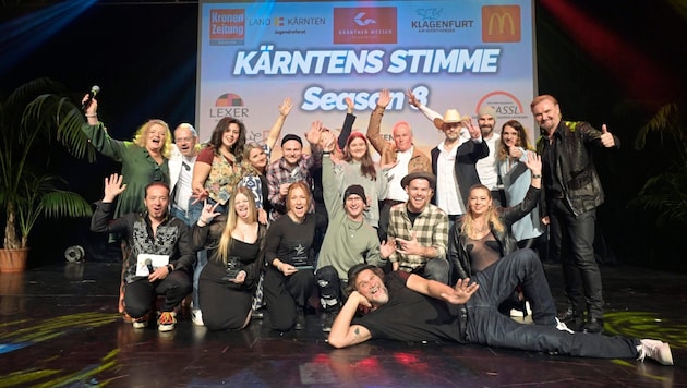 The participants of the "Voice of Carinthia" with a satisfied jury and proud organizer Anja Glüsing (Bild: Evelyn Hronek)