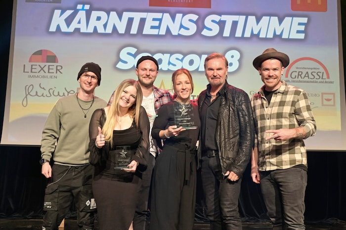 Die drei stolzen Gewinner mit der Profi-Jury, welche es nicht leicht hatte