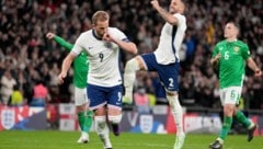 Harry Kane und Co. jubeln. (Bild: AP/Kin Cheung)