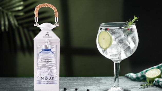 Gewinnen Sie eine Flasche Gin Mare in der unverkennbaren Laternenoptik. (Bild: Miguel Tamayo – adobe stock, Gin Mare)