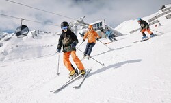 Auf die Pisten treibt es nicht nur Touristen, sondern auch viele Einheimische. Zahlen sie bald ...