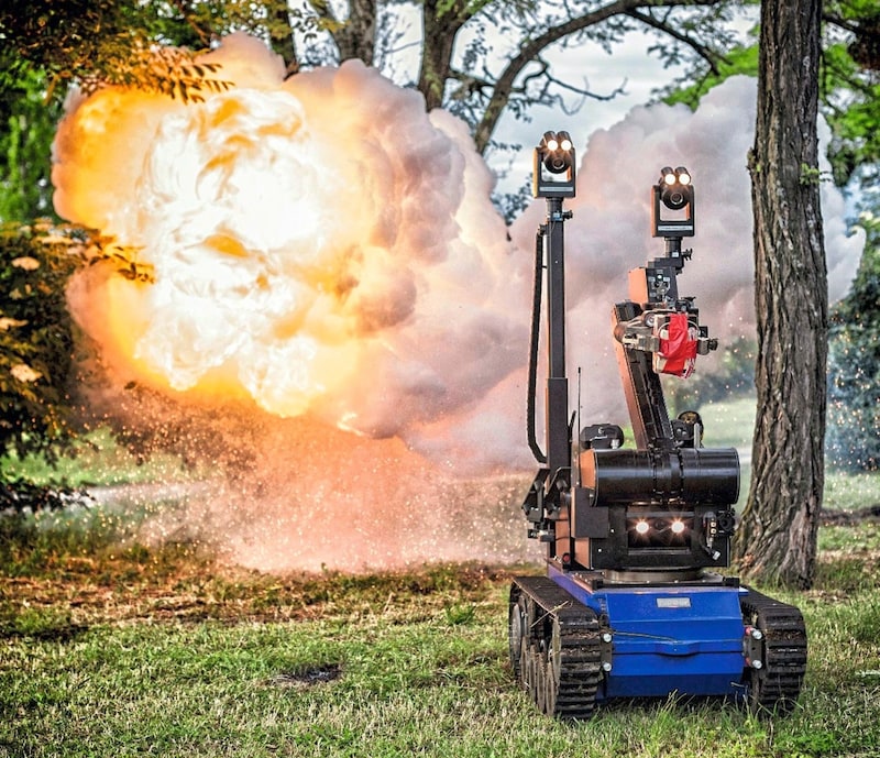 Roboter, die im Notfall Sprengstoffe unschädlich machen können – modernste Technik bei den Entschärfern. (Bild: DSE EKO Cobra)