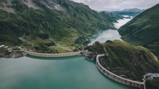 Das Wasser soll Richtung Wasserfallboden (hinten) gepumpt werden. (Bild: EXPA/ JFK)