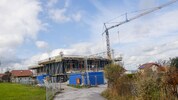 Die Baustelle steht seit Ende September still. Eugendorf hofft auf baldige Fertigstellung.