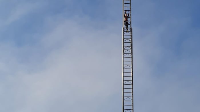 Eine 30 Meter hohe Drehleiter galt es binnen zwei Minuten hochzuklettern.