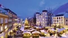 Der Lienzer Hauptplatz verwandelt sich auch heuer wieder zu einem weihnachtlichen Dorf.   (Bild: Stadt Lienz)