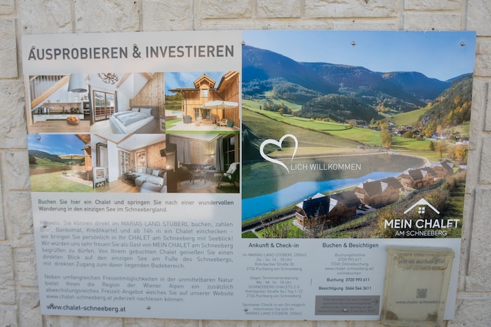 Zwei der Chalets in Holzbauweise warten noch auf einen Käufer. Infos dazu finden Sie unter ...