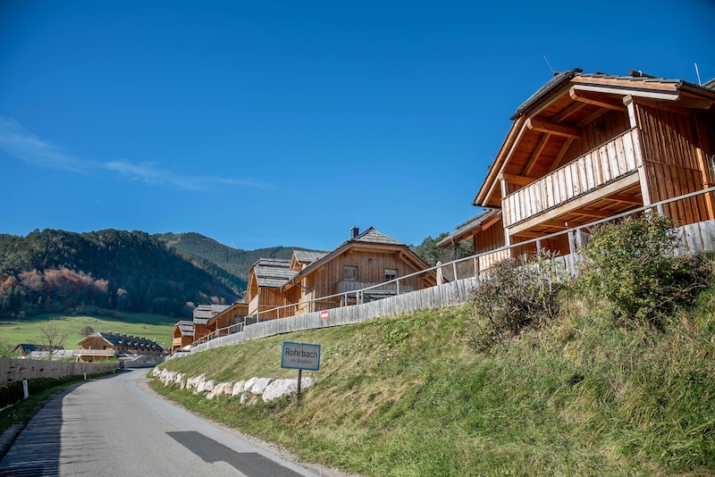 Friedrich Bleier's idyllic vacation village is located at the foot of the Schneeberg in the village of Rohrbach im Graben. (Bild: Doris_SEEBACHER)