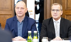 Gewerkschaftsvertreter Eckehard Quin (GÖD) und Christian Meidlinger (Younion) sind kampfbereit.