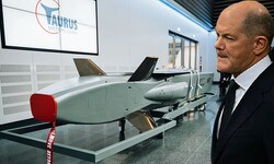 Der deutsche Bundeskanzler Olaf Scholz erachtet die Lieferung von Taurus-Marschflugkörpern als ...