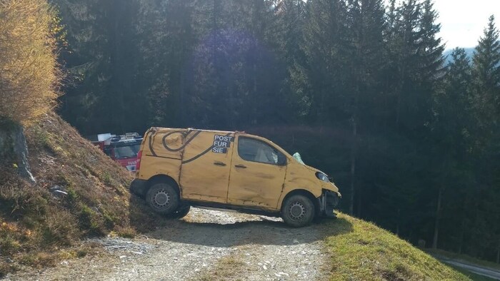 Der Postwagen stürzte in die Tiefe.