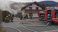 50 Einsatzkräfte von drei Feuerwehren standen im Einsatz bei dem Kellerbrand im Gailtal. (Bild: BI Florian Jost FF Tröpolach)