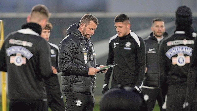 Jürgen Säumel leitete heute sein erstes Training als Cheftrainer von Sturm. (Bild: GEPA/GEPA pictures)