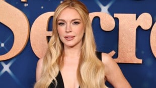 Lindsay Lohan schaut bei der Premiere ihres neuesten Weihnachtsfilms „Our Little Secret“ jünger aus denn je! (Bild: APA/Getty Images via AFP/GETTY IMAGES/Jamie McCarthy)