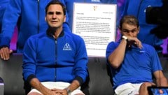 Roger Federer (li.) schrieb einen emotionalen Brief an Rafael Nadal. (Bild: APA/AFP/Glyn KIRK, instagram.com/rogerfederer)