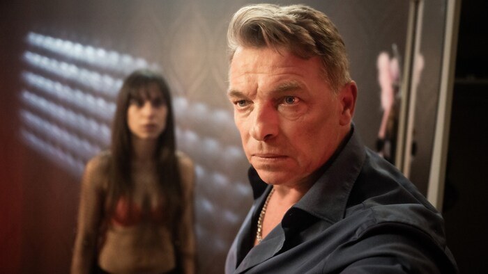 Was haben Cosima Adam (Senita Huskić) und Geschäftsführer Gerald Kneissler (André Eisermann).