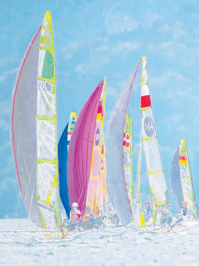 Regatten mit sportlichen Segelbooten sind derzeit unmöglich. 