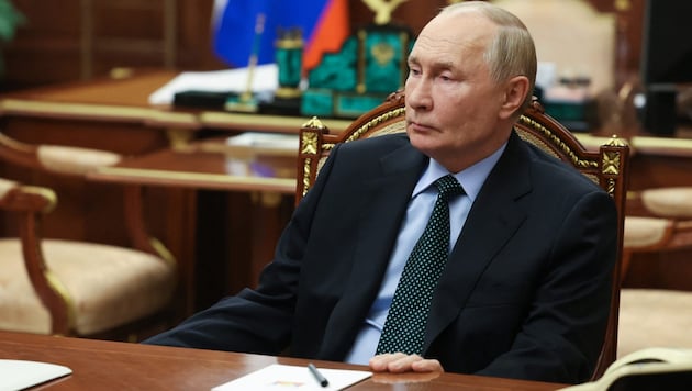 Russia's ruler Vladimir Putin in the Kremlin (Bild: APA/AFP/POOL/Vyacheslav PROKOFYEV)