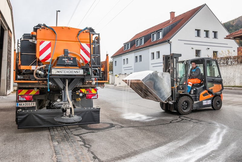 Insgesamt stehen rund 75.000 Tonnen Salz für den heurigen Winter zur Verfügung.  (Bild: Doris_SEEBACHER)