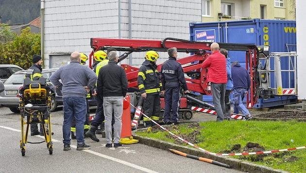 Bei der Volksschule in Friedburg passierte der furchtbare Unfall. (Bild: Fesl Manfred)