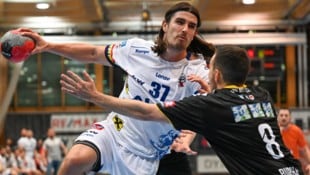 Hards Ivan Horvat und Bregenz‘ Sebastian Burger werden sich am Samstag beim großen Handball-Derby wieder gegenüberstehen. (Bild: GEPA pictures)