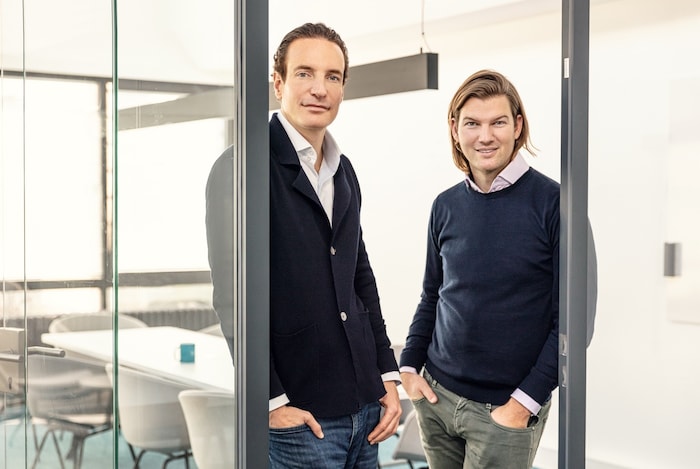 The two Austrians Maximiliam Tayenthal and Valentin Stalf founded the bank.