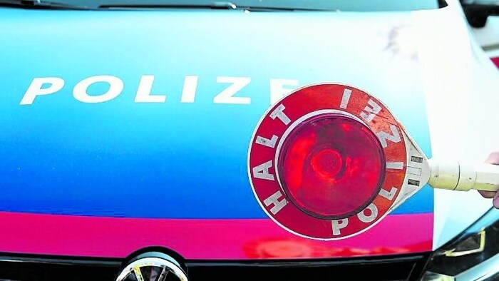 Eine sofortige Alarmfahndung nach dem flüchtigen Räuber blieb vorerst erfolglos.
