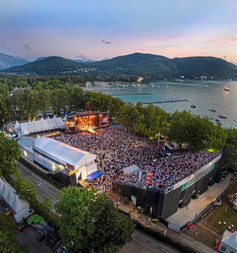 The Starnacht Arena will be transformed into a festive, cozy atmosphere on the evening of the Kastelruther Spatzen concert. (Bild: Peter Krivograd / ORF)