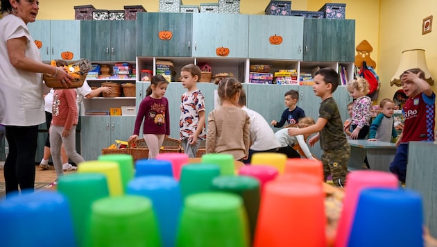 Die Gemeinden müssen immer mehr Gelder für die Kinderbetreuung ausgeben. Die Einnahmen sinken hingegen. (Bild: ATTILA KISBENEDEK)