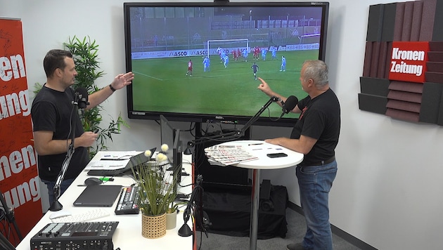 Patrick Jochum and Gunter Motz in the "Einwürfe" podcast studio of the "Kärntner Krone". (Bild: JOMO KG )