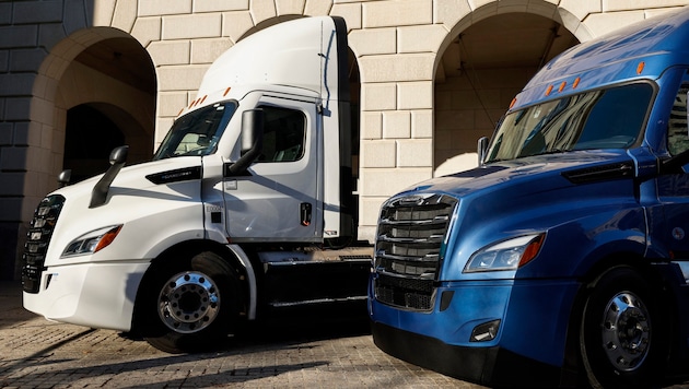 Electric trucks in the USA - from 2035, only zero-emission articulated lorries will be on the road in California. (Bild: APA/2022 Getty Images)