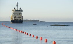 Die Welt blickt auf die „Yi Peng 3“ – das Schiff kam unmittelbar, bevor es in die betroffene ...