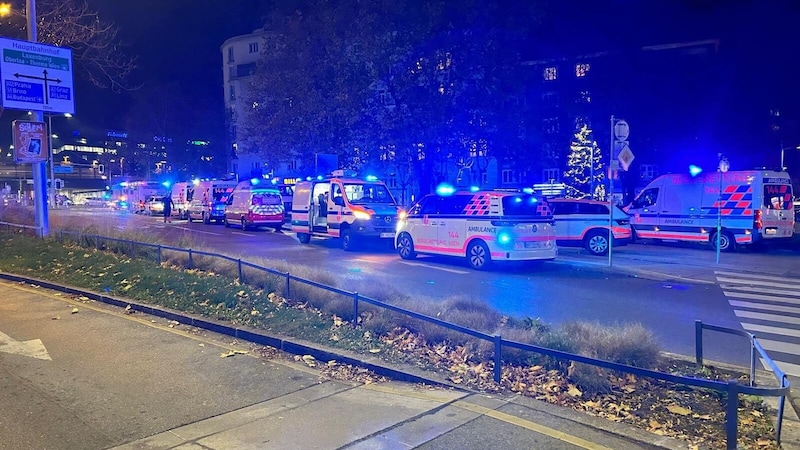 Der Brandeinsatz führte Dienstagabend auch zu einer Straßensperre bis zum Hauptbahnhof.  (Bild: Leserreporter)