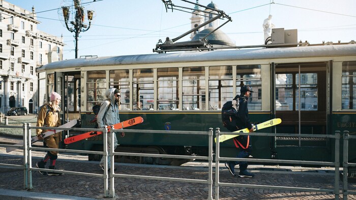 Mit der Sella Free Kampagne will Salewa Bergsportler zur Nutzung des öffentlichen Verkehrs ...