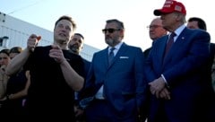 SpaceX-Besitzer Elon Musk mit seinem neuen „Freund“ Donald Trump kurz vor dem Start der  (Bild: APA/Getty Images via AFP/GETTY IMAGES/Brandon Bell)