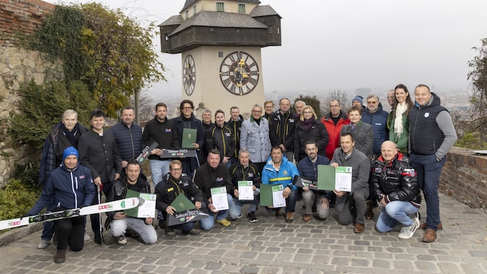 Acht steirische Skigebiete bekamen das Pistengütesiegel verliehen.