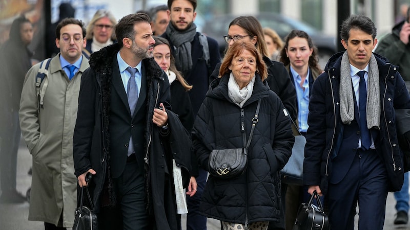 Gisèle Pelicot auf dem Weg zum Gericht (Bild: AFP/Christophe Simon)