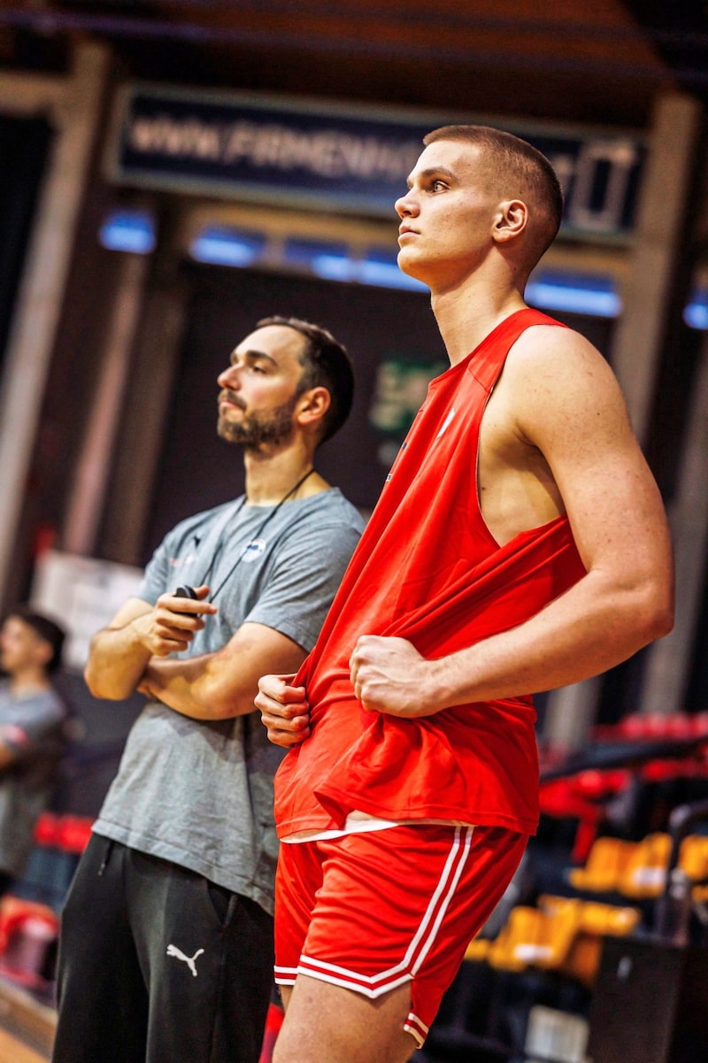 Schott (right) at national team training in Vienna. (Bild: Basketball Austria)