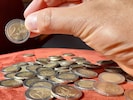 Vor allem sind wertvolle Zwei-Euro-Münzen im Umlauf. (Bild: stock.adobe.com/Alfons Photographer - stock.adobe.com)