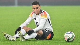 Jamal Musiala war nach Schlusspfiff gegen Ungarn sauer auf seinen Teamkollegen. (Bild: APA/AFP/Attila KISBENEDEK)