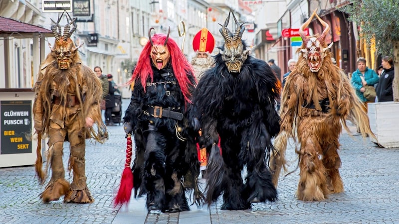 Die Krampusse sind am 22. November beim längsten Krampuslauf Niederösterreichs in der Innenstadt zu sehen! (Bild: Jürgen Übl)