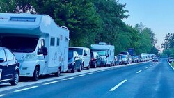 Hier einen Parkplatz für das Auto zu ergattern, war schwierig: Wohnmobile standen hier tagelang ...