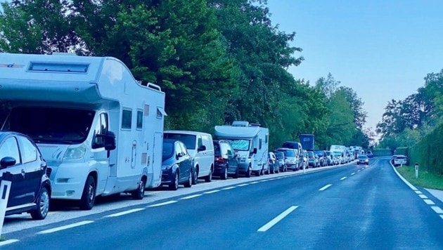 Hier einen Parkplatz für das Auto zu ergattern, war schwierig: Wohnmobile standen hier tagelang – auch über die Nacht. Damit ist jetzt Schluss. (Bild: Loy Robert/Robert Loy)