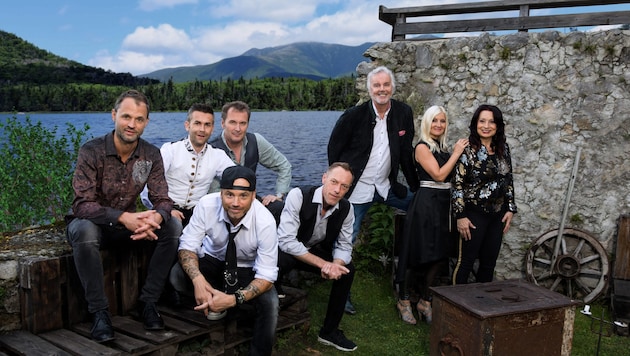 Berge und „a klasse“ Musik – so wird man sie in Erinnerung behalten – Die Seer: Fred, Sassy, Astrid (re.) und die Musiker Thomas, Jürgen, Dietmar, Wolfgang und Daniel. (Bild: Simone Attisani)