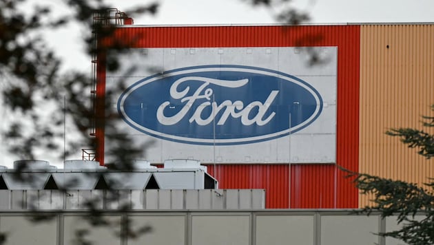 Ford is complaining about high losses in the passenger car segment - most of the jobs are now being lost in Cologne. (Bild: APA/AFP/INA FASSBENDER)